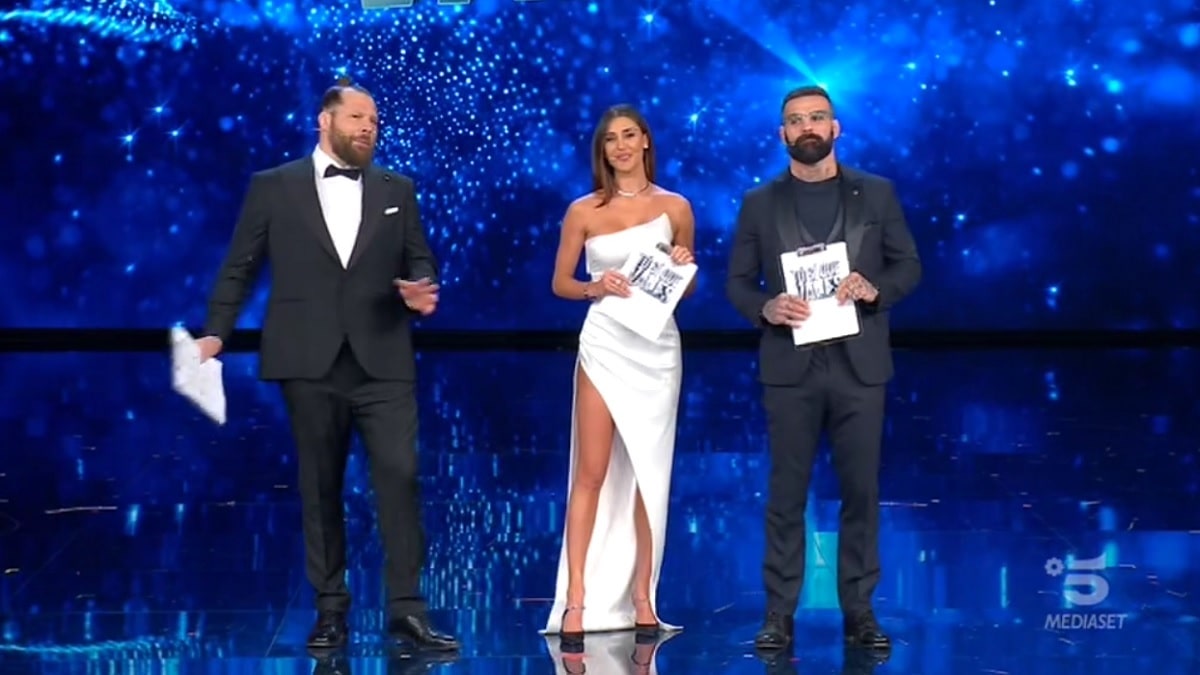 belen rodriguez cacciata mediaset verità