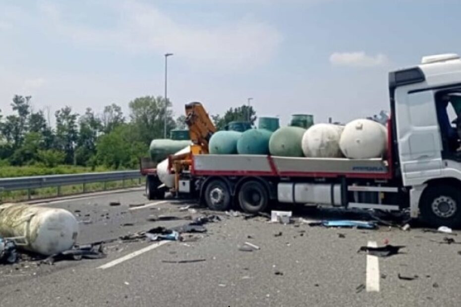 incidente sulla A4 tra Rho e Milano due morti e cinque feriti