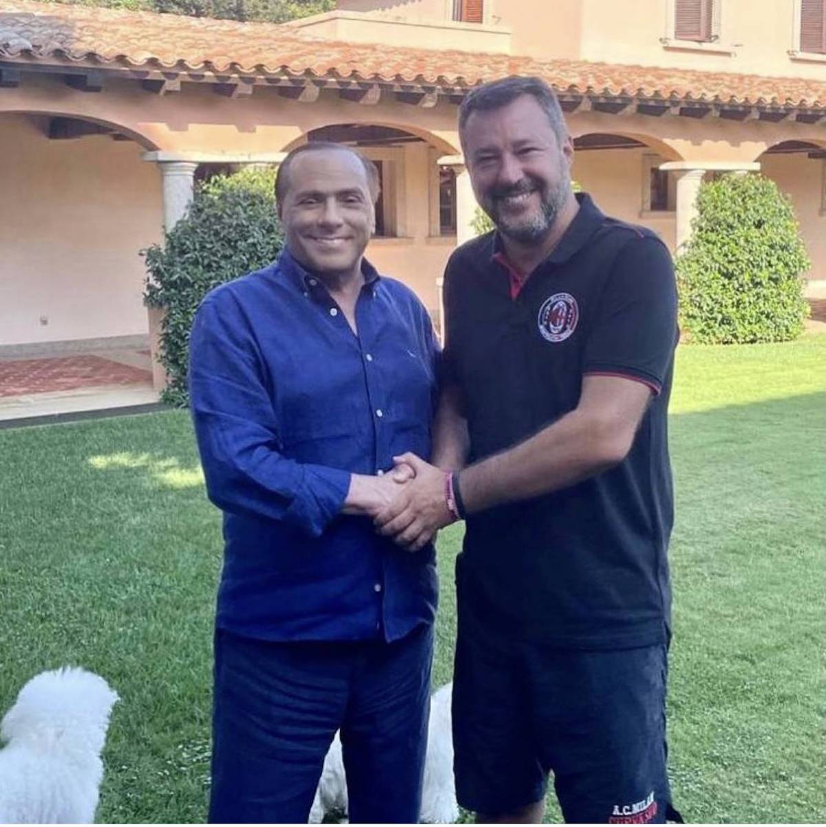 Matteo Salvini taglia la barba per omaggiare Silvio Berlusconi