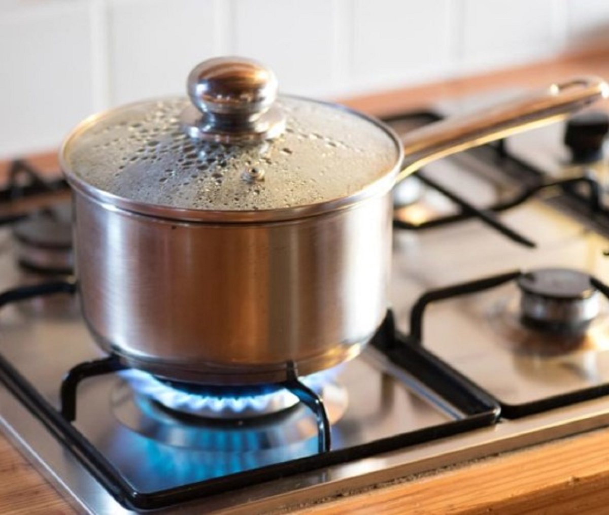 prepara il pranzo al marito e posta la foto scoppia il caos