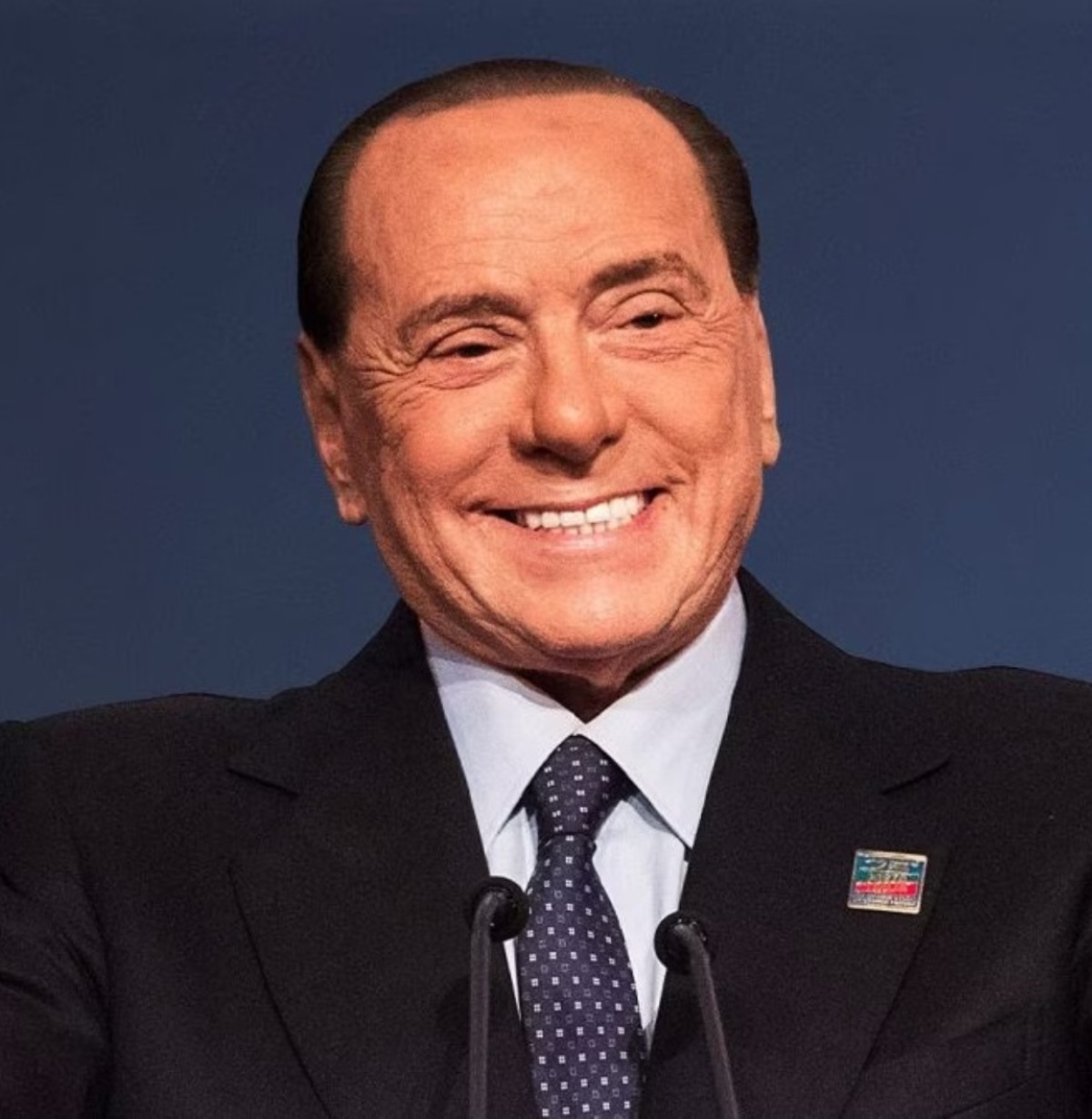 silvio berlusconi post ironico piero pelù