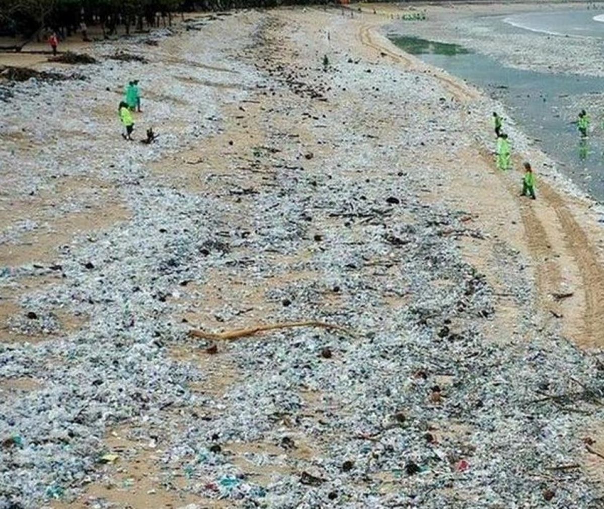 Famosa Spiaggia Rifiuti