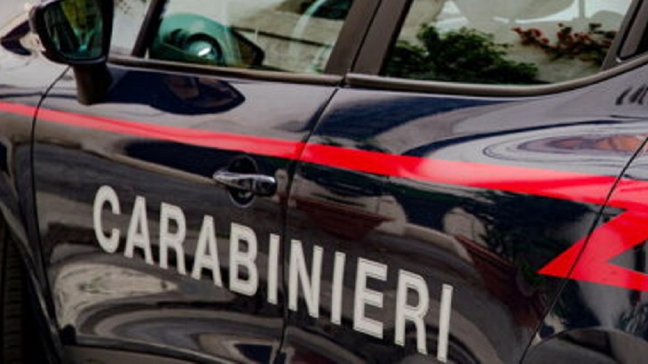 File su Messina Denaro offerti a Fabrizio Corona: politico e carabiniere arrestati