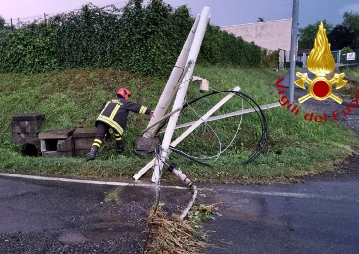 Como, violenta grandinata danni e interventi dei vigili del fuoco