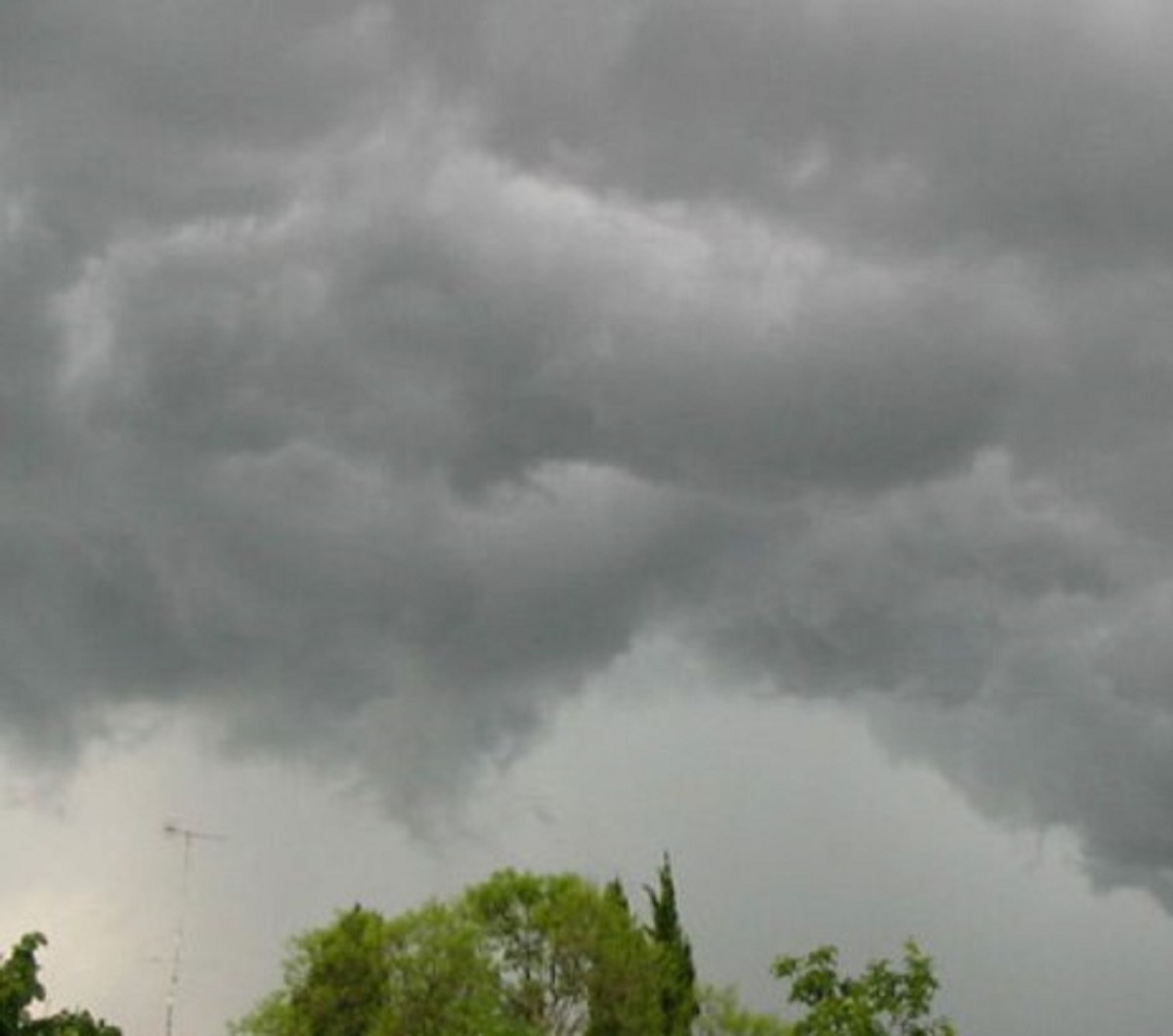 Maltempo violenta grandinata in Salento chicchi come palle da tennis