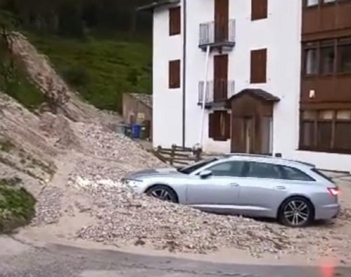 Nubifragio tra Auronzo e Cortina frane e strade allagate 