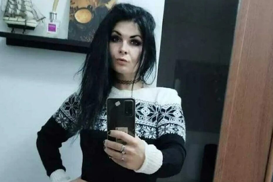 Ragazza di 33 anni trovata morta e nuda in spiaggia