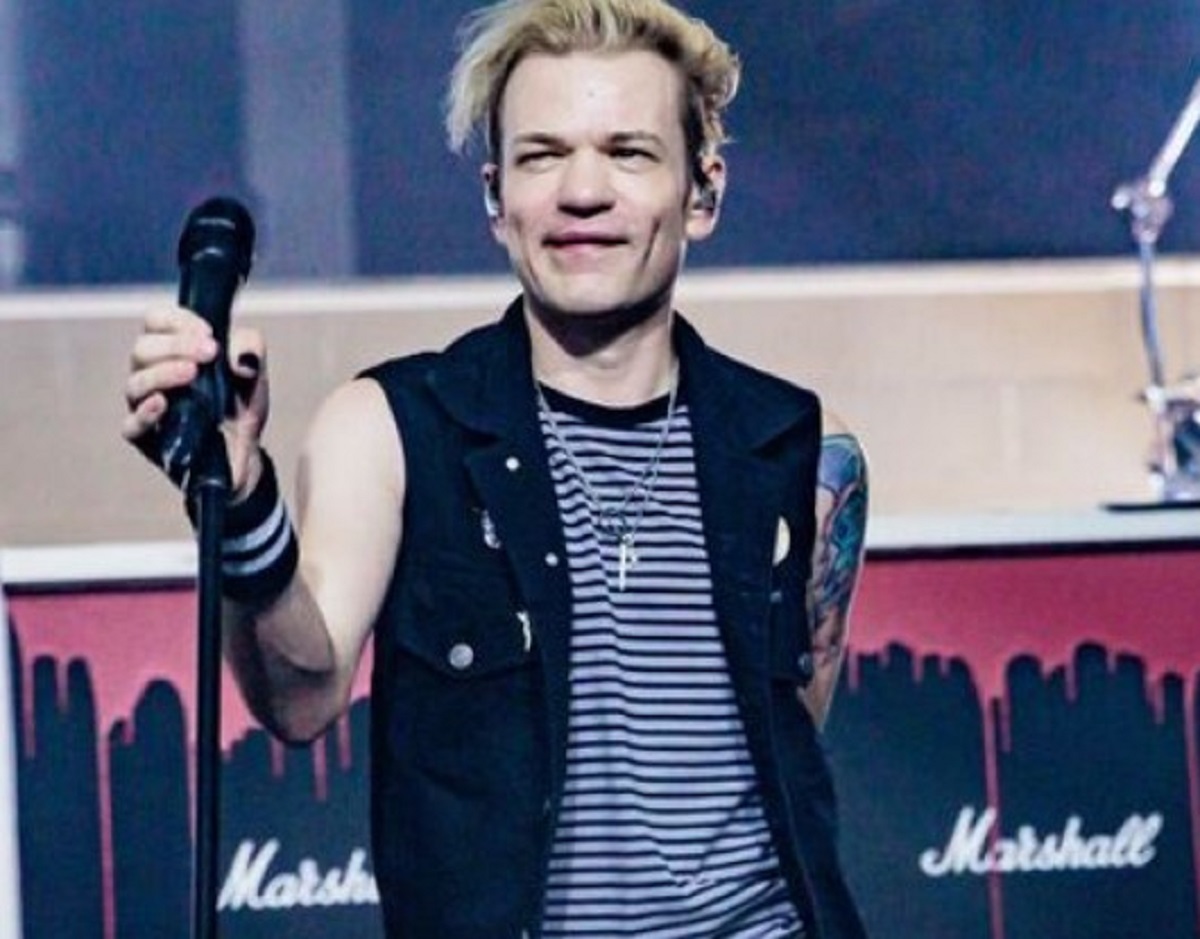 Deryck Whibley il frontman dei Sum 41 ricoverato per un'infezione 