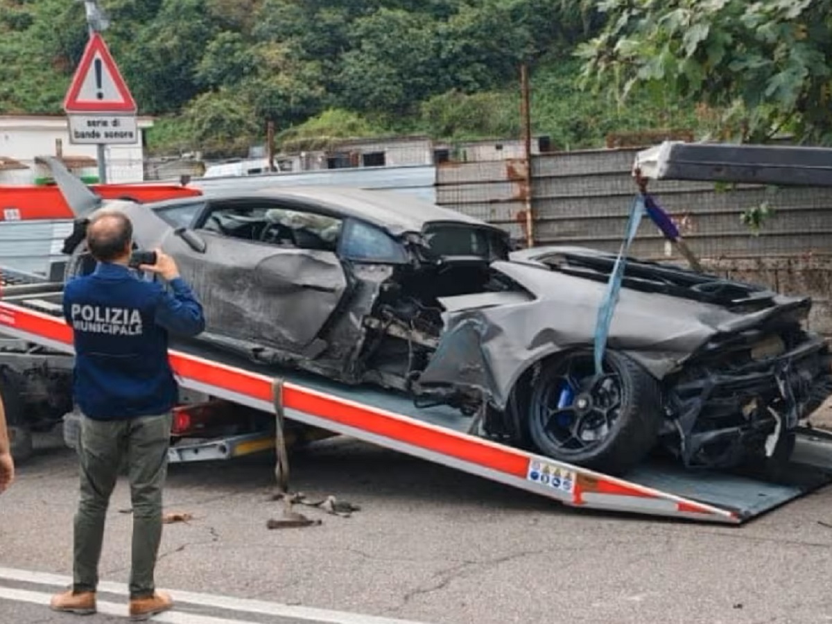 Corsa ad alta velocità sulla strada tragedia sfiorata napoli