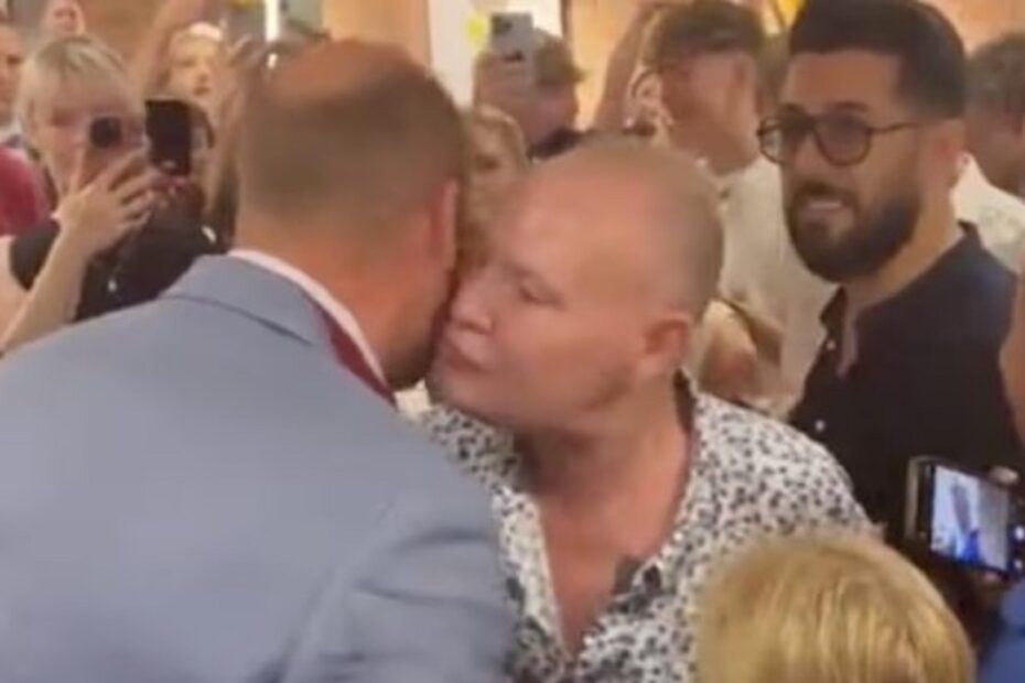 Paul Gascoigne incontro (e bacio) a sorpresa con il principe William