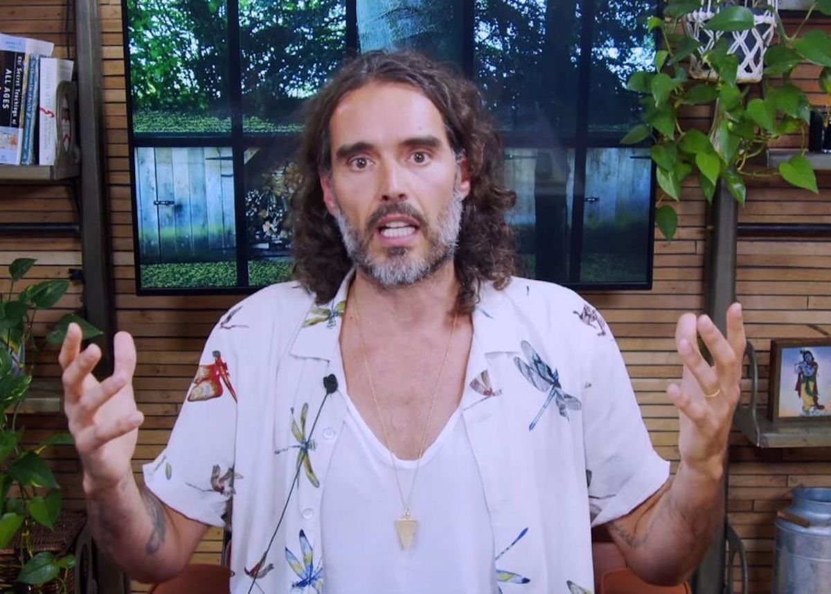 Russell Brand, l'attore accusato di stupro da 5 donne