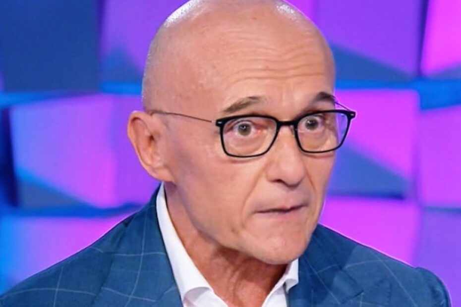 Alfonso Signorini chiede scusa per il cast del GF Vip 7