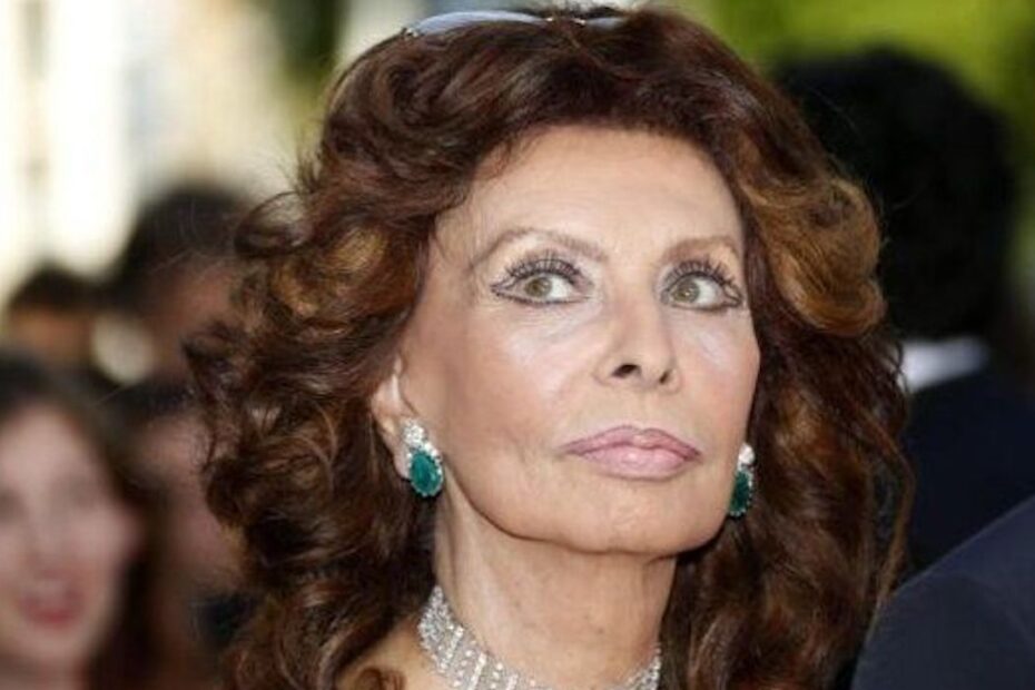 Sophia Loren operata dopo una caduta in casa