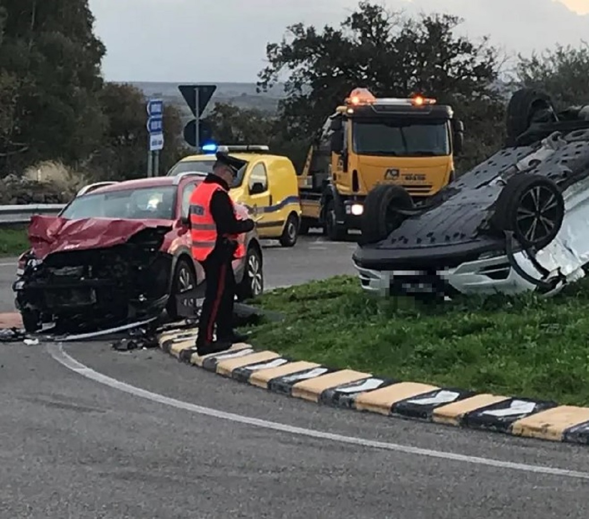 Bortigali incidente tra due auto tre feriti