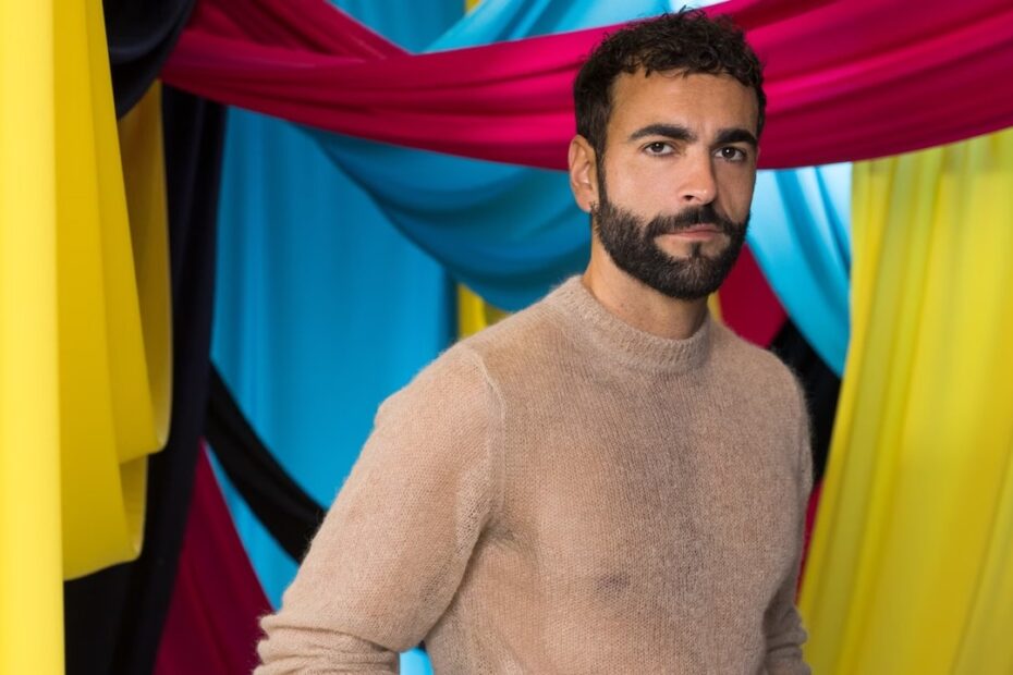 “È fidanzato?!”, la rivelazione choc di Marco Mengoni