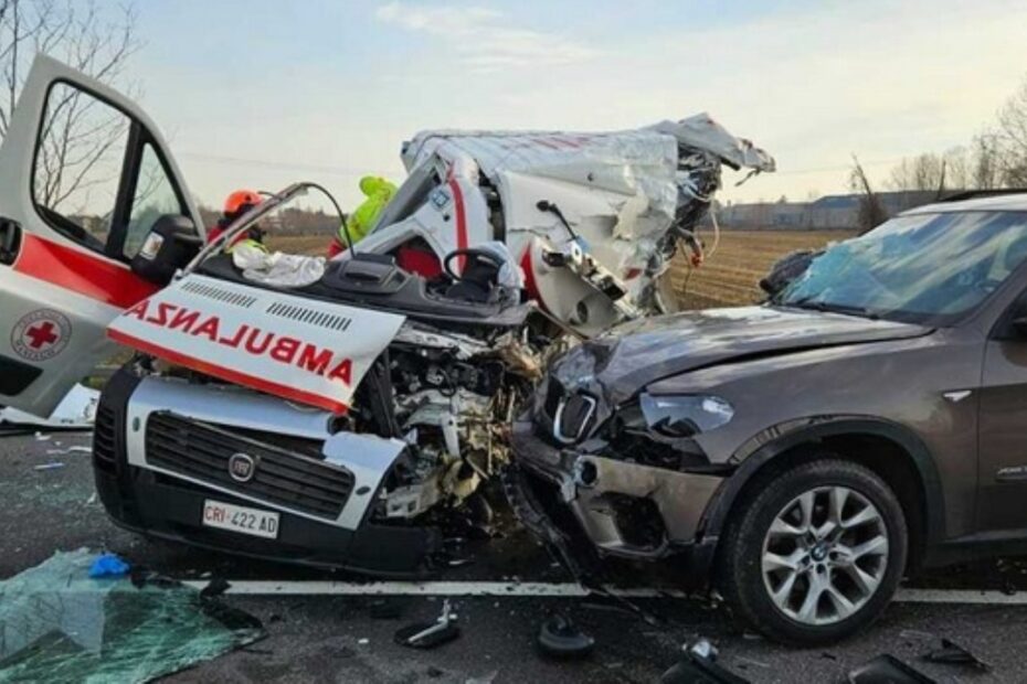 incidente pordenone tir ambulanza vittime