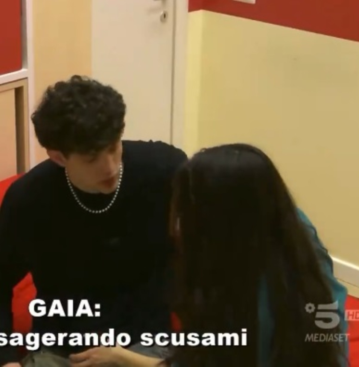 amici 23 gaia mida gesto video