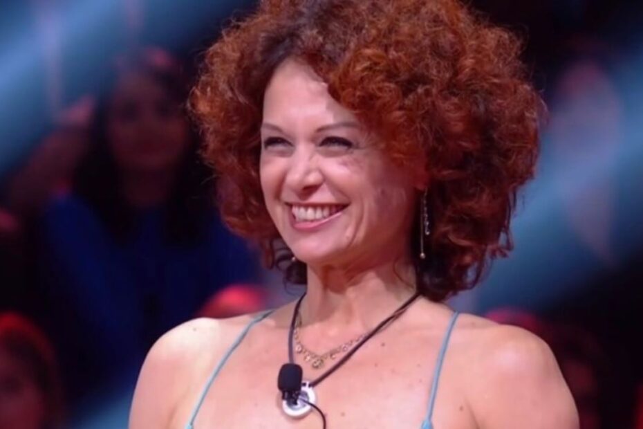 Beatrice Luzzi, l’appello per il vip fuori: “Scrivimi, mi piaci”