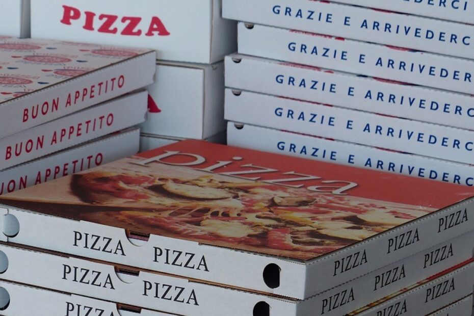 Ordinano 8 pizze e ne arrivano 36: colpa dell’iPhone