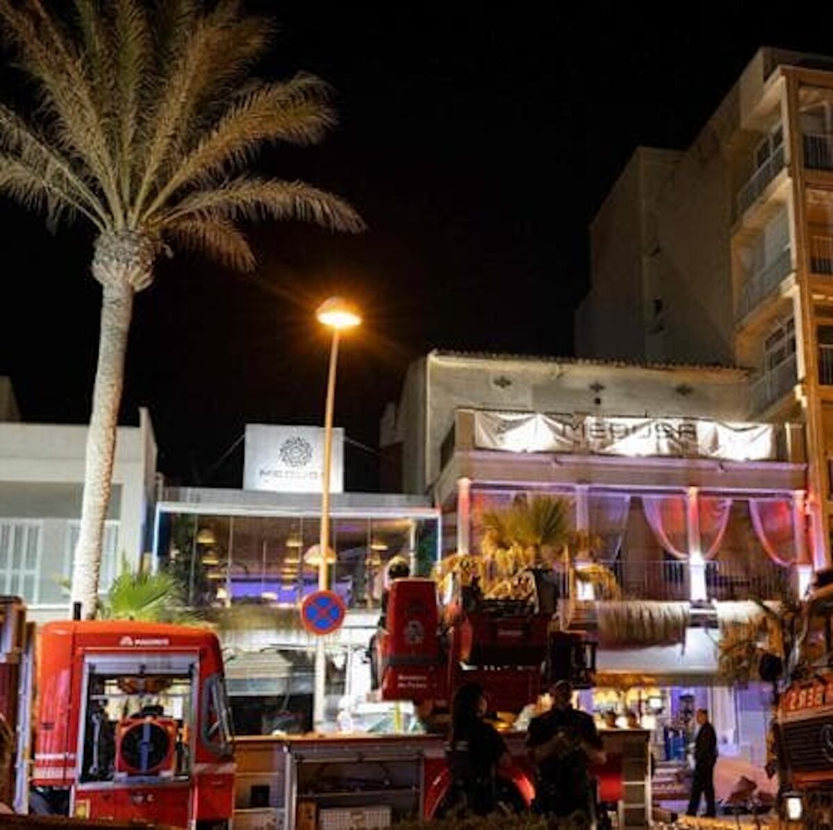 Crolla la terrazza del ristorante: almeno quattro morti e 25 feriti