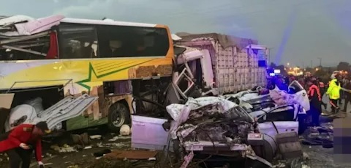 Turchia, autobus esce di corsia e si schianta: 10 morti e 40 feriti