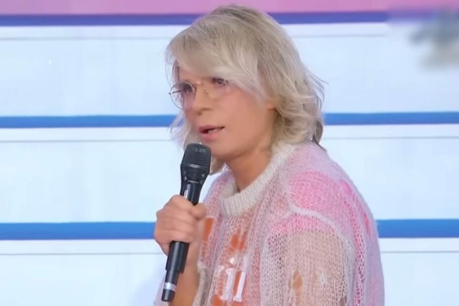 “Sono dei deficienti”. Maria De Filippi perde la pazienza