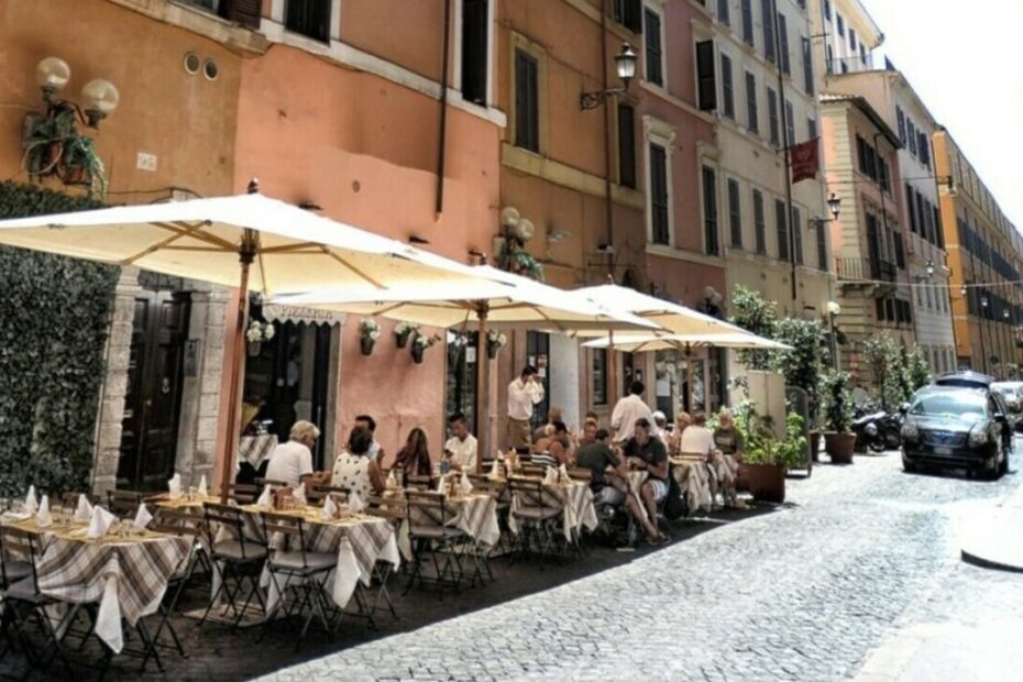 Incidente Roma Auto Tavolini Ristorante