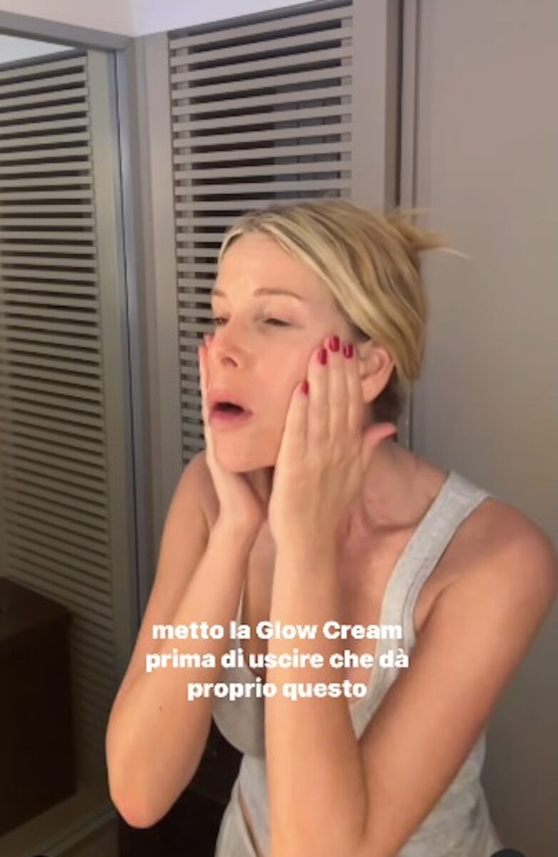 Alessia Marcuzzi fa un video della beauty routine e dietro sbuca il figlio Tommaso