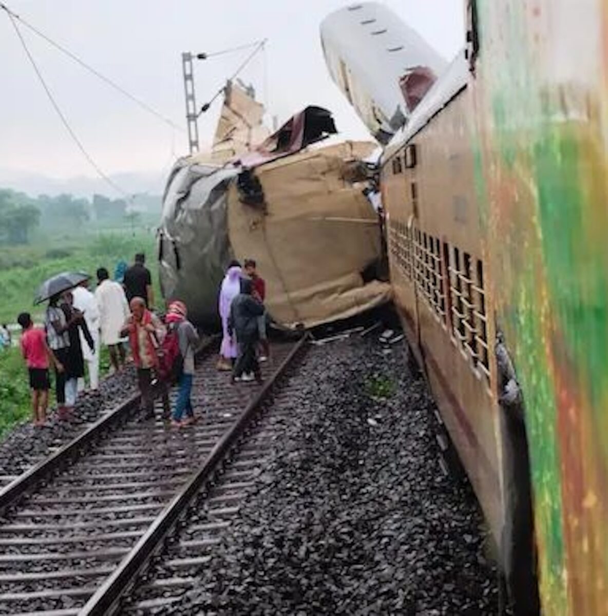 “Almeno 15 morti”. Gravissimo incidente ferroviario