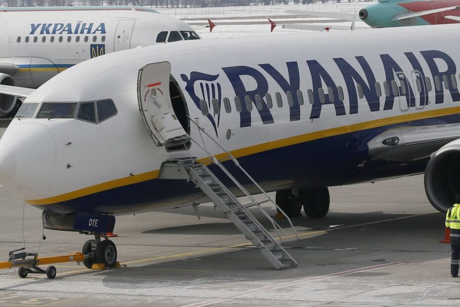 “C’è una bomba a bordo”. Paura sul volo Ryanair per Milano
