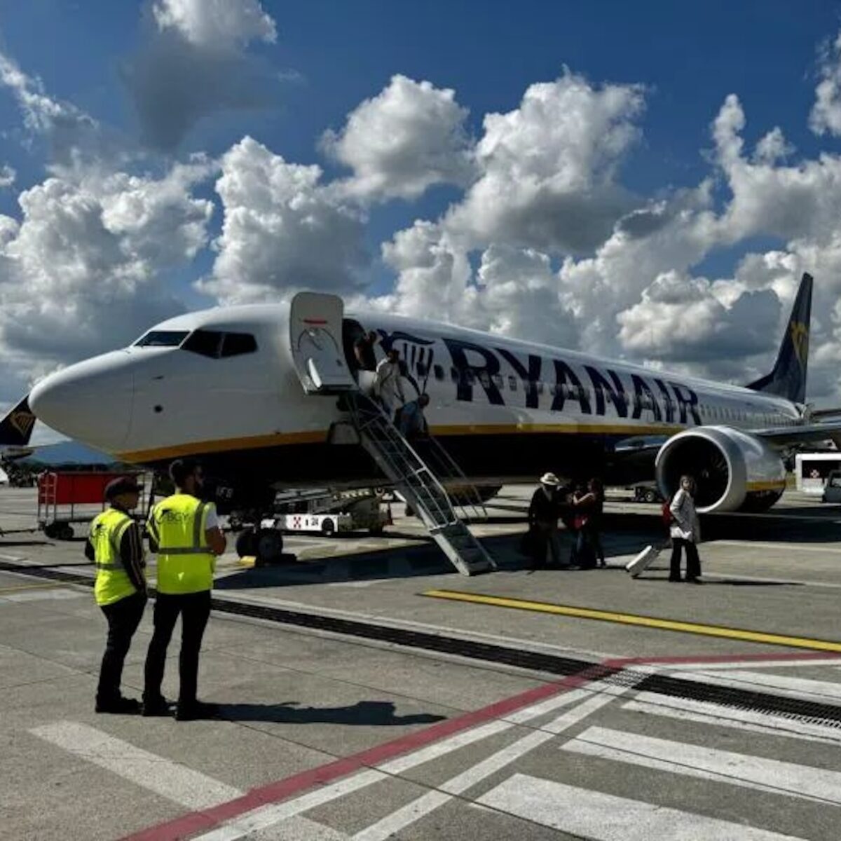 “C’è una bomba a bordo”. Paura sul volo Ryanair per Milano