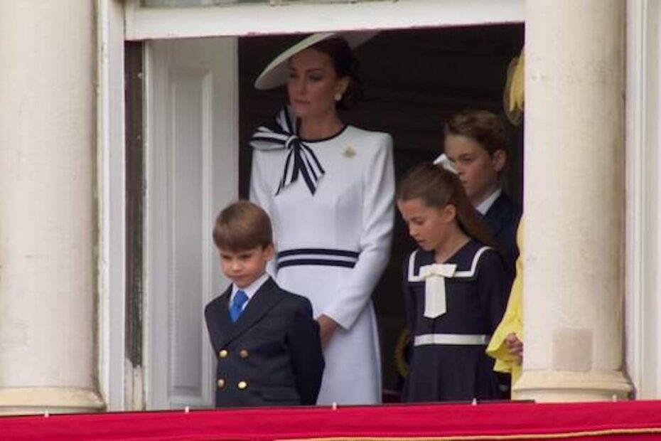 Kate Middleton, il saluto sul balcone al Trooping the Colour