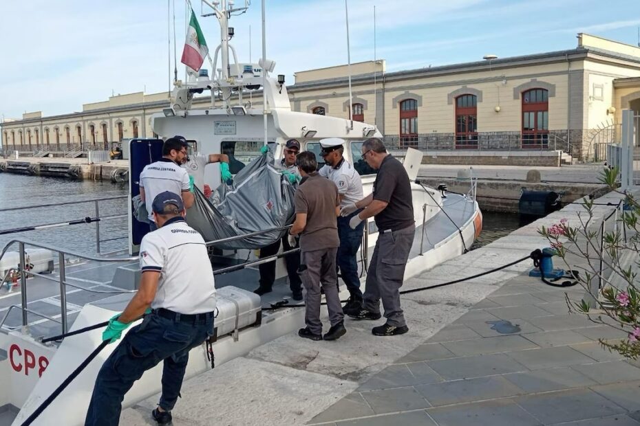 “È proprio lui”. Trovato tra le onde il cadavere di un ragazzo