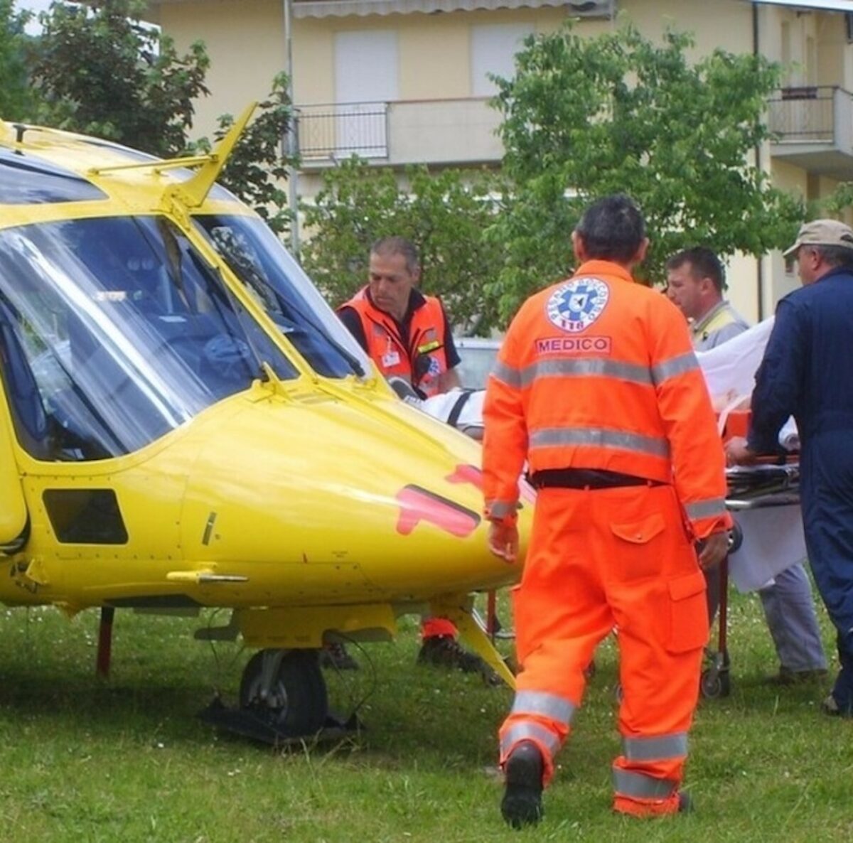 Un sorpasso maledetto, poi lo schianto. Emiliano muore a 21 anni