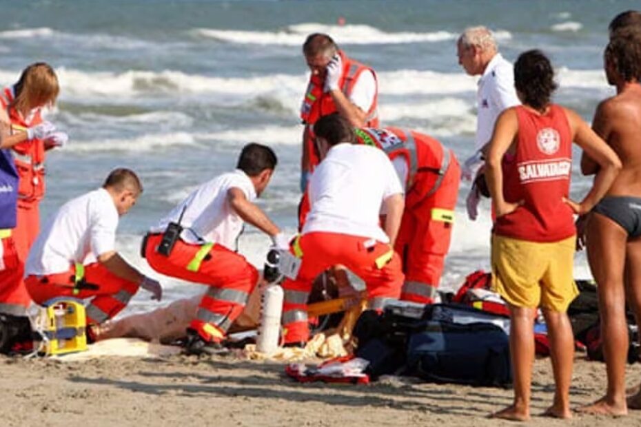 Torre del Greco, 17enne muore annegato