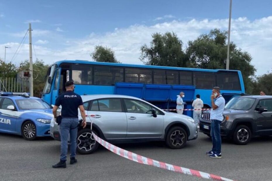 Rossano, cadavere trovato dentro il bagagliaio di un autobus