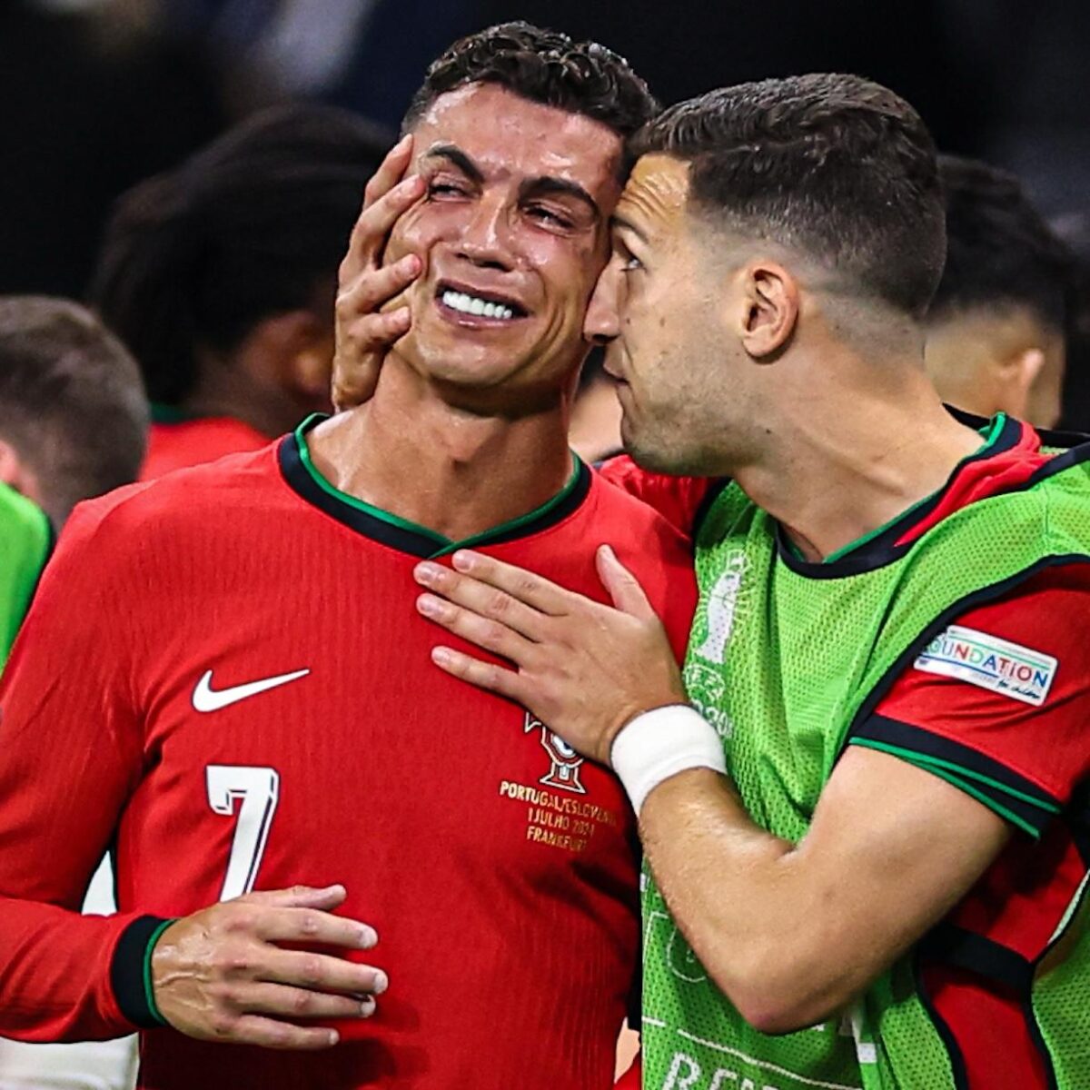 Cristiano Ronaldo in lacrime di fronte alla mamma