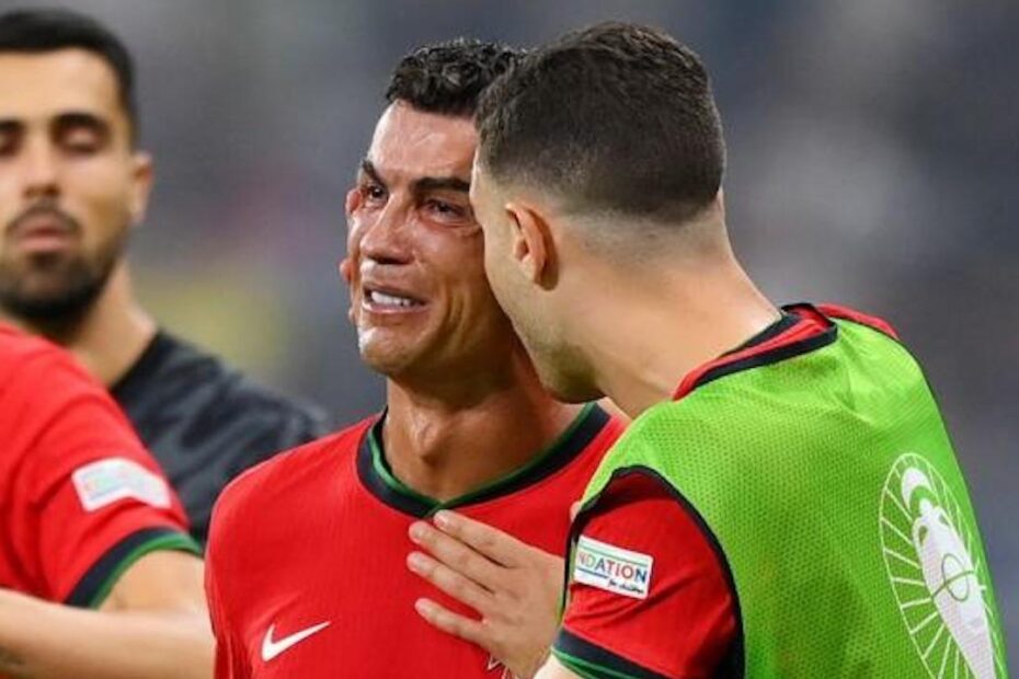 Cristiano Ronaldo in lacrime di fronte alla mamma