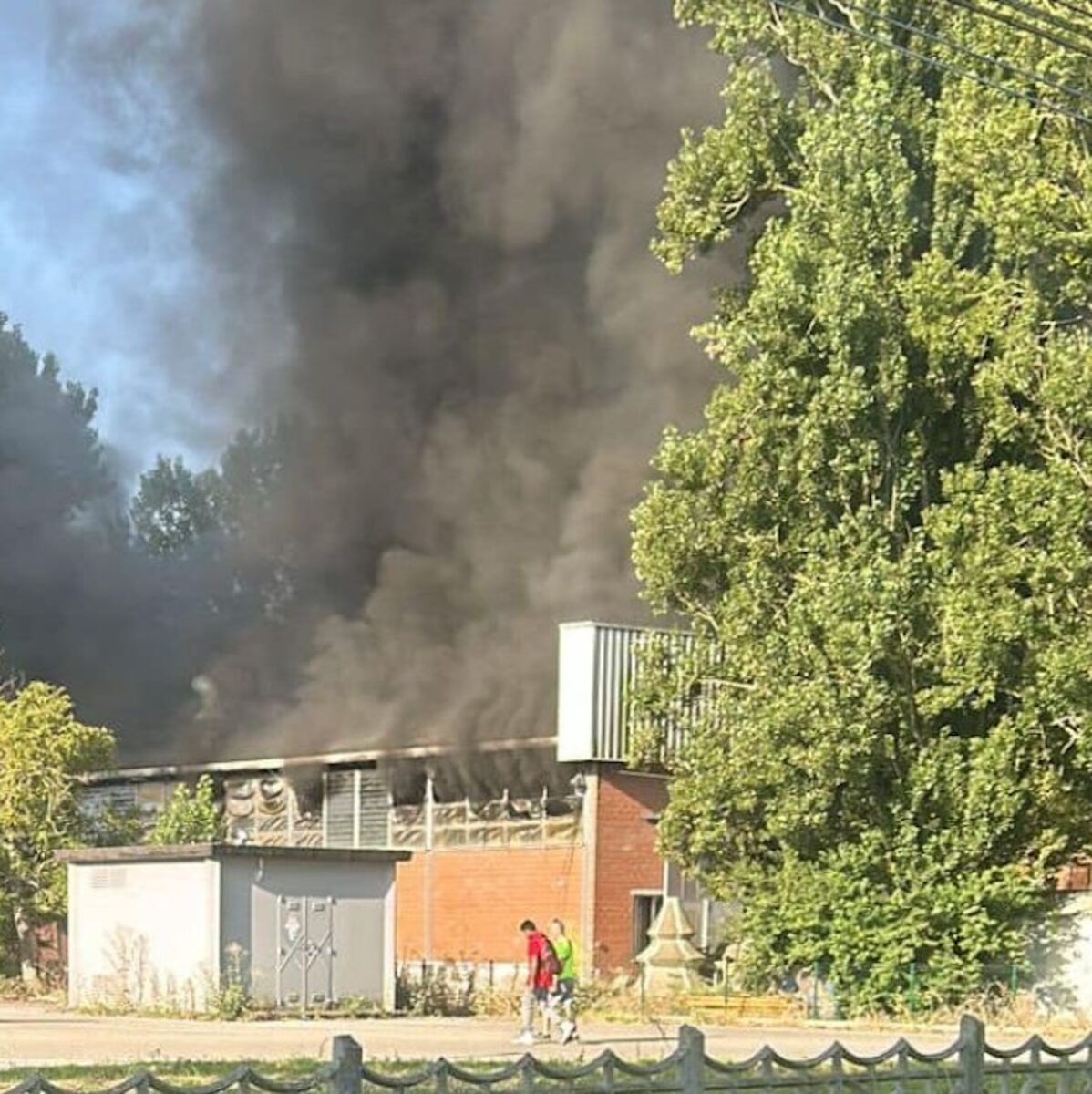 Incendio azienda di plastica, paura nel ferrarese: 2 feriti gravi