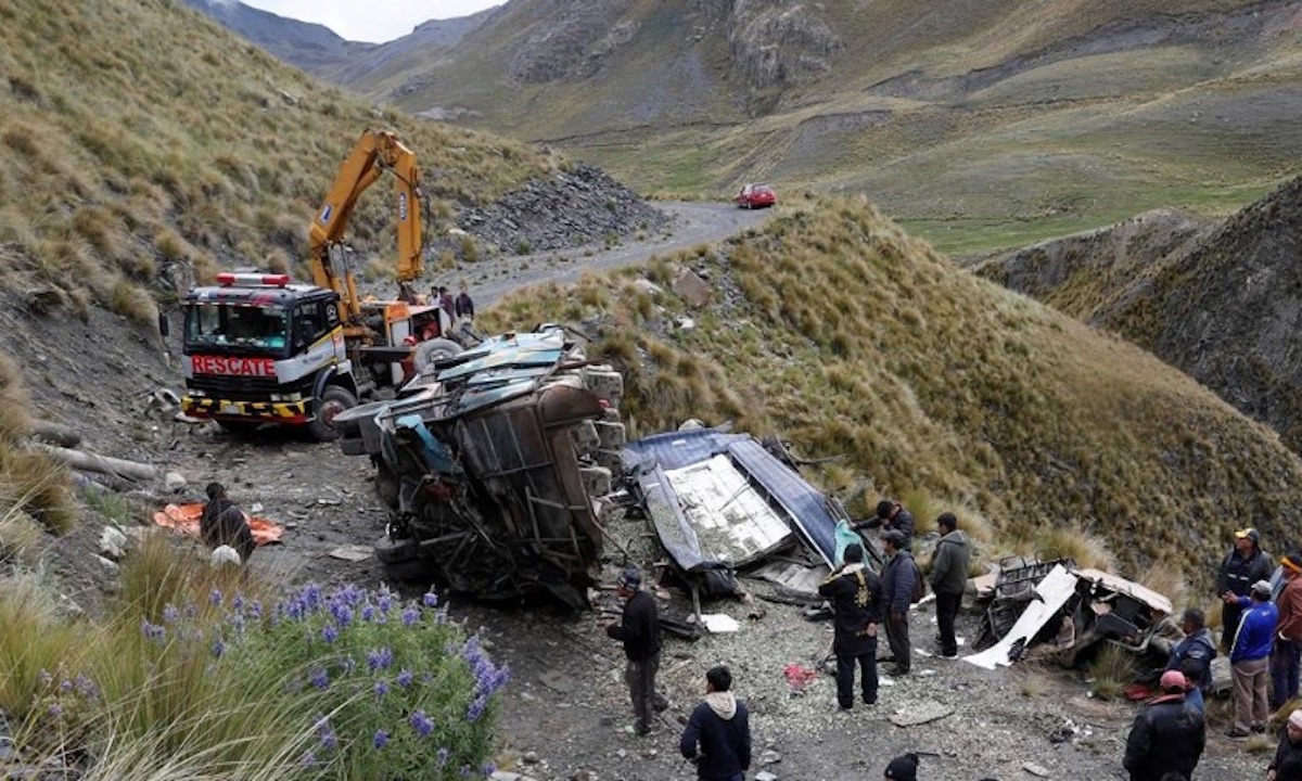 Incidente tra un camion e un autobus: 22 morti in Bolivia