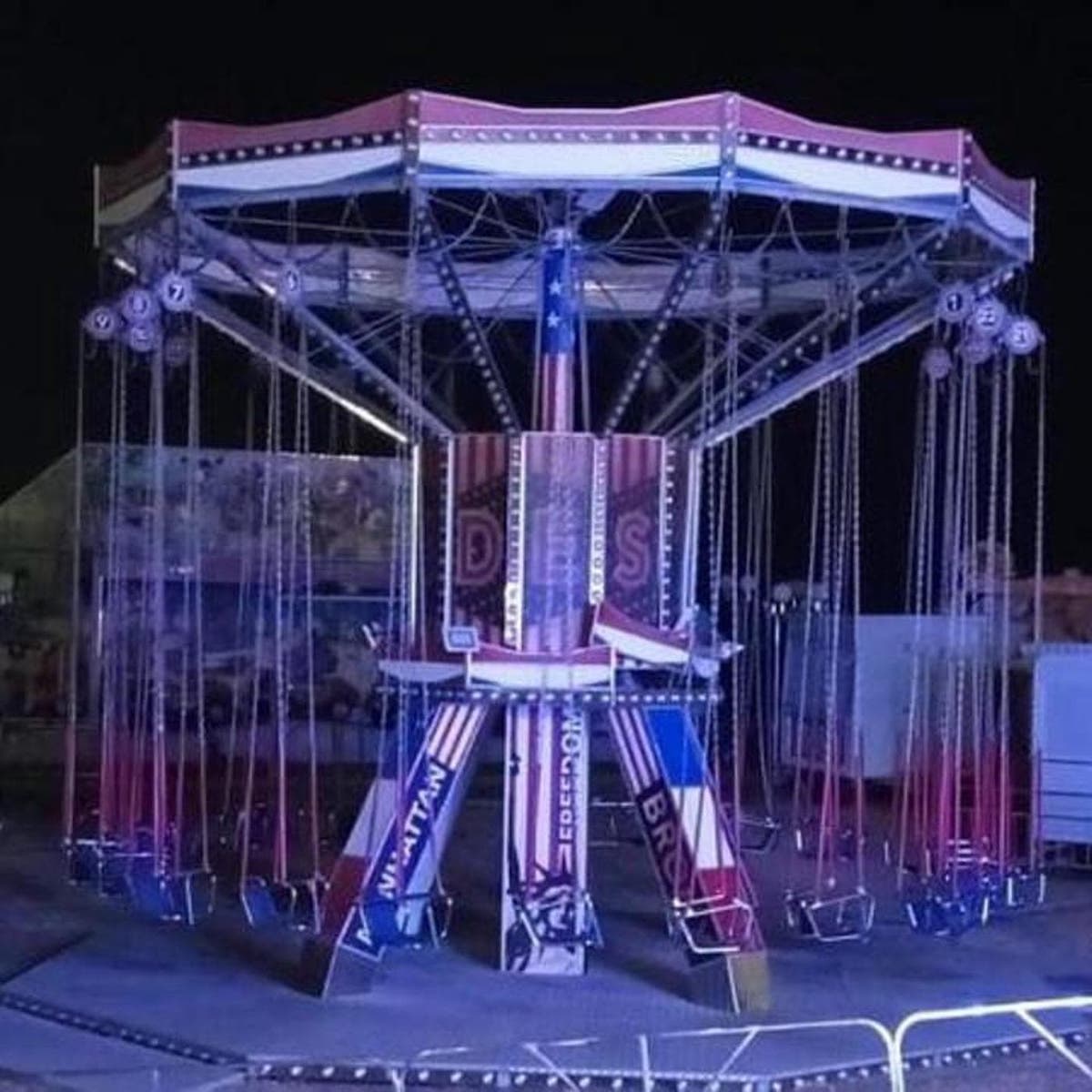 Gallipoli, cede parte di una giostra al luna park: ragazzi feriti
