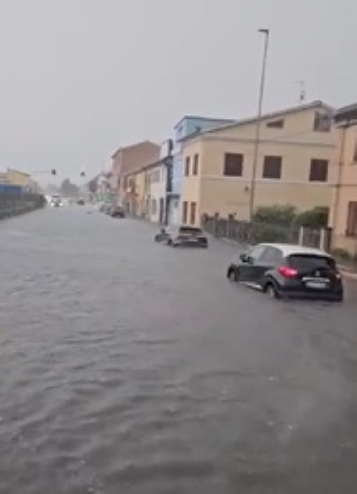 maltempo trombe d'aria disagi incidente italia