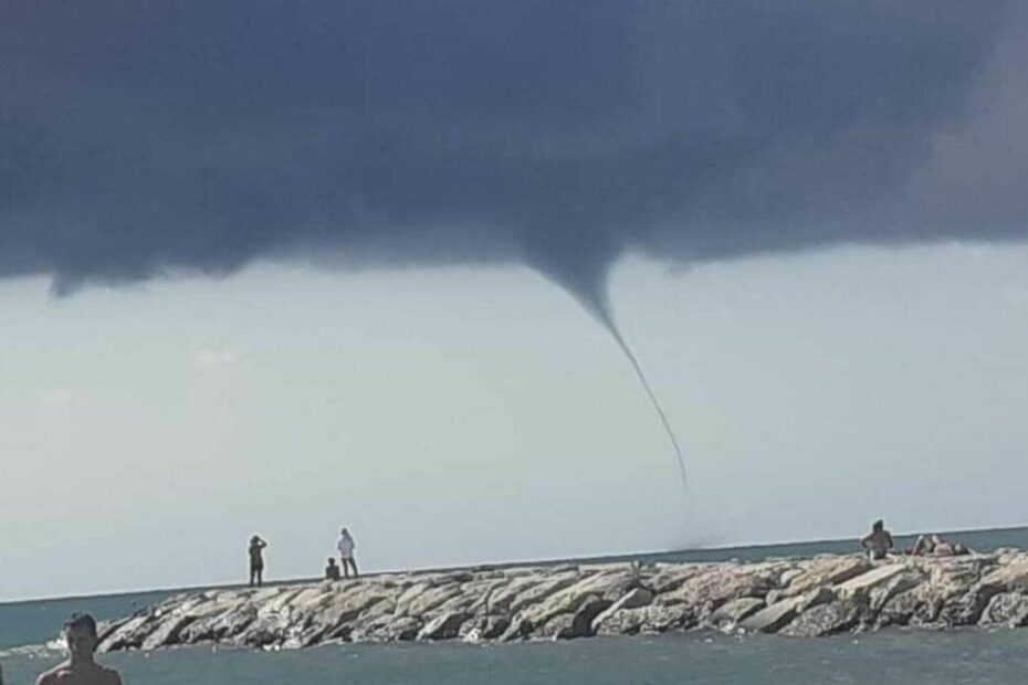 maltempo trombe d'aria disagi incidente italia