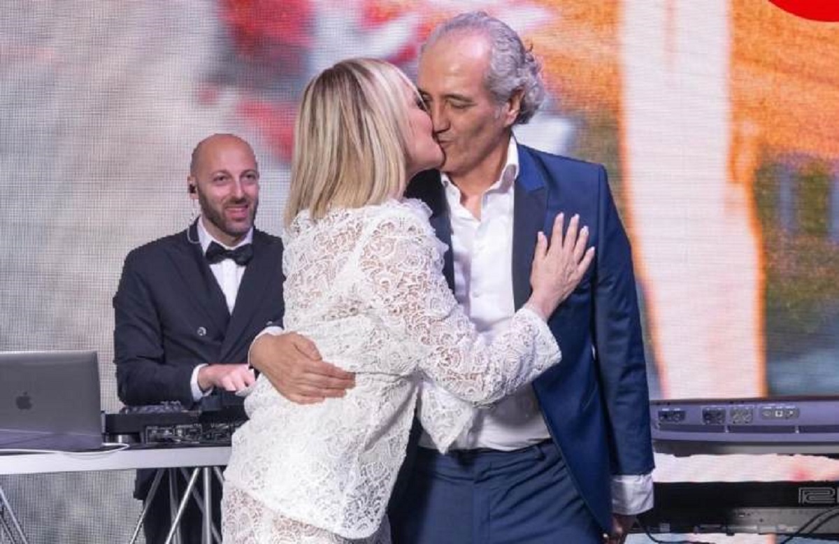 Matrimonio Simona Ventura Giovanni Terzi testimoni invitati vip abito location