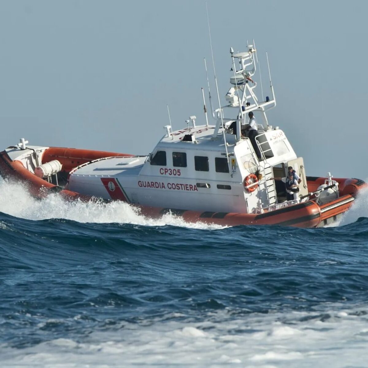 Palermo, barca a vela affonda 22 persone a bordo: 7 disperse