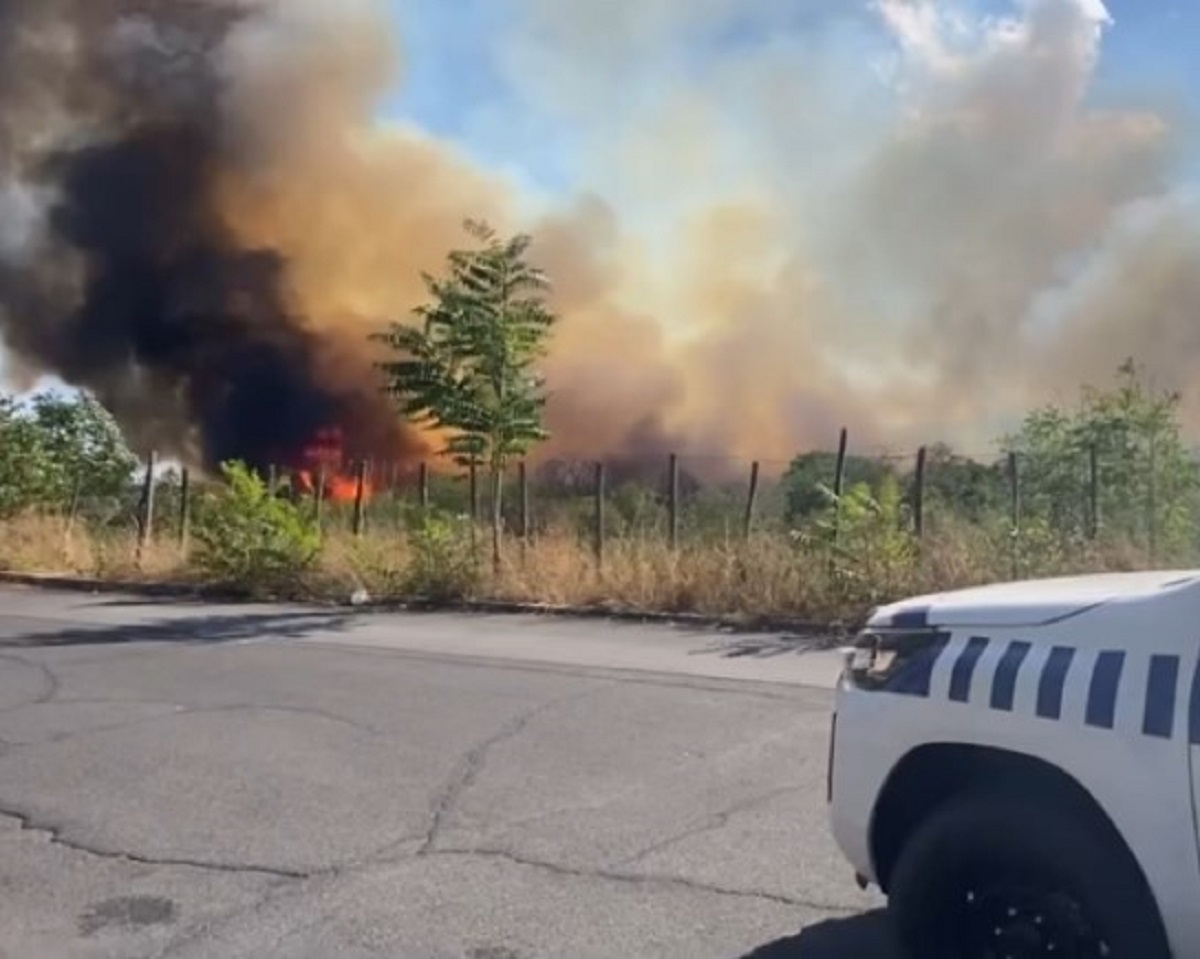 roma incendio gravi i soccorritori