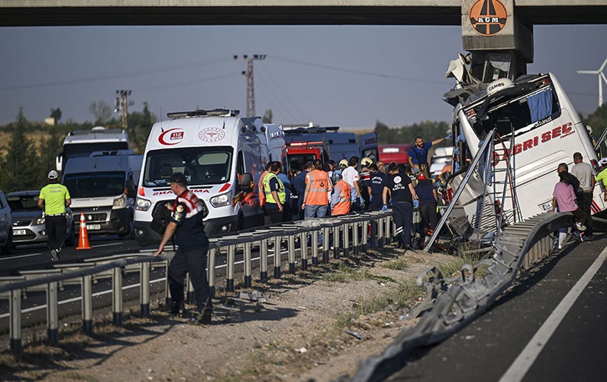 strage in autostrada 9 morti