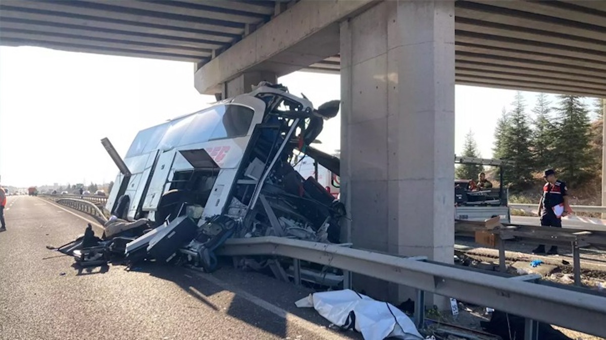 strage in autostrada 9 morti