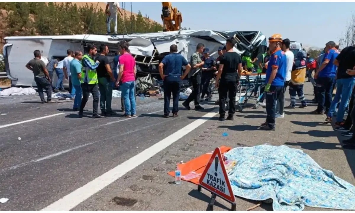 strage in autostrada 9 morti