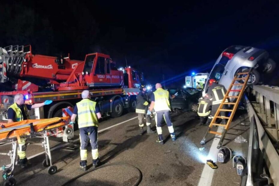 incidente frontale morto 21enne due feriti gravi